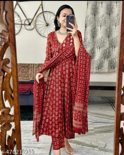 Look straight out of a dreamy movie set as  you turn around and walk in this Angrakha suit ! The perfect of traditional wear (SWSK25)