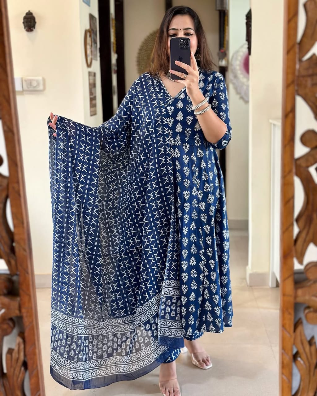 Look straight out of a dreamy movie set as  you turn around and walk in this Angrakha suit ! The perfect of traditional wear (SWSK25)