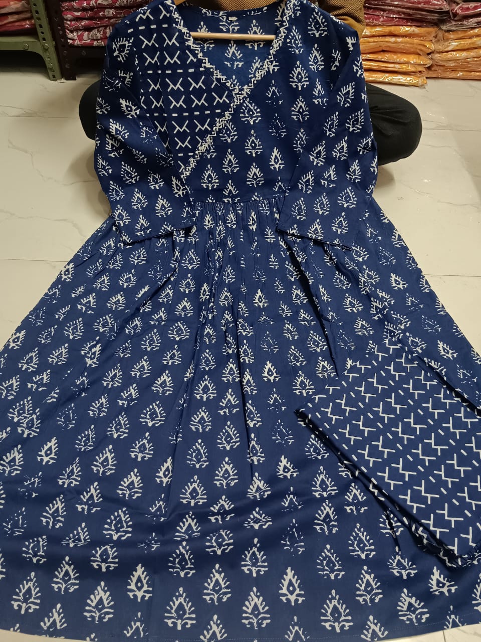Look straight out of a dreamy movie set as  you turn around and walk in this Angrakha suit ! The perfect of traditional wear (SWSK25)
