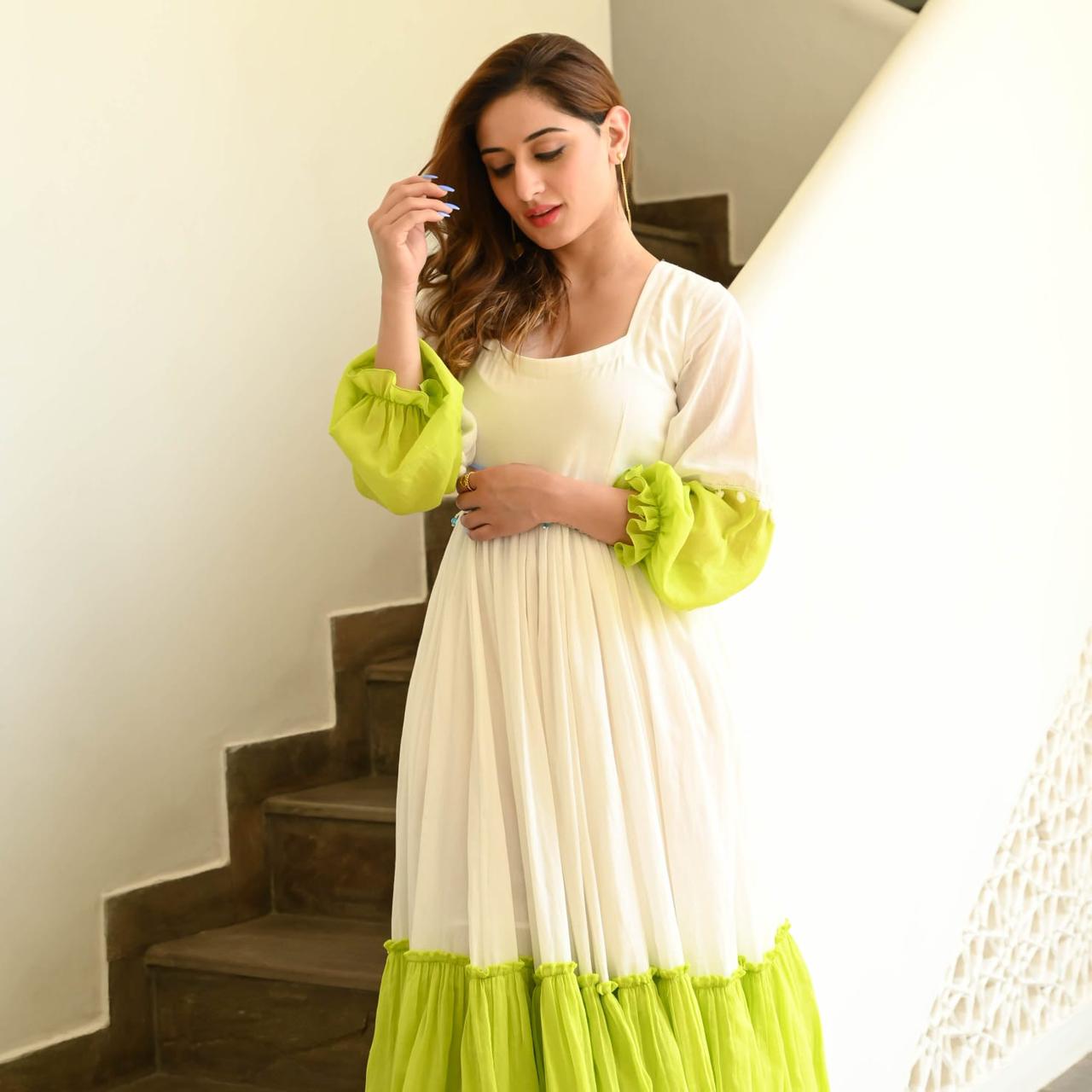 💥Launching New Article Full flair beautiful gown with lace work (SWSK32)